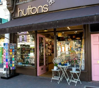 Huttons Shopping